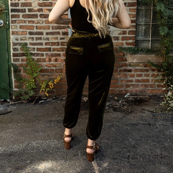 Vada Winter•Katelyn Jogger Pant in Moody Olive Velvet - Picture 10 of 11
